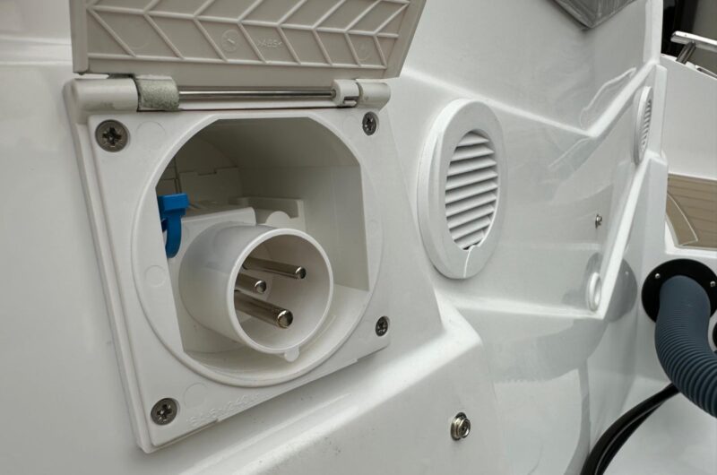 Foto PRONTA CONSEGNA Marinello 650 Cabin + Yamaha F100 4 tempi - 30