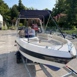 barca per laguna di venezia