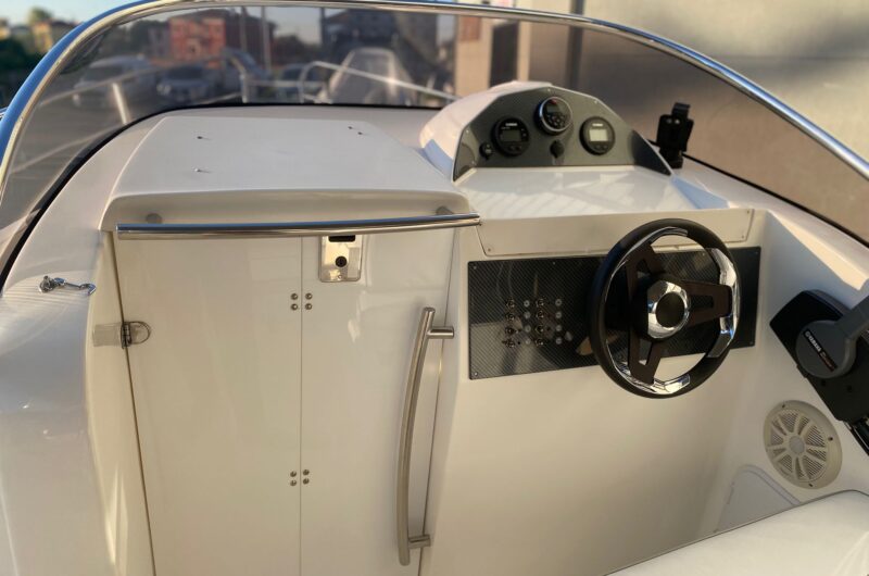 Apri foto 5468325b-9148-4ddf-b085-b517324fc7f1 Foto PRONTA CONSEGNA Marinello 650 Cabin + Yamaha F150 4 tempi - 9