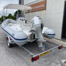8fc33c33-cba2-463a-b616-51b5349612c4 gommone con carrello usato